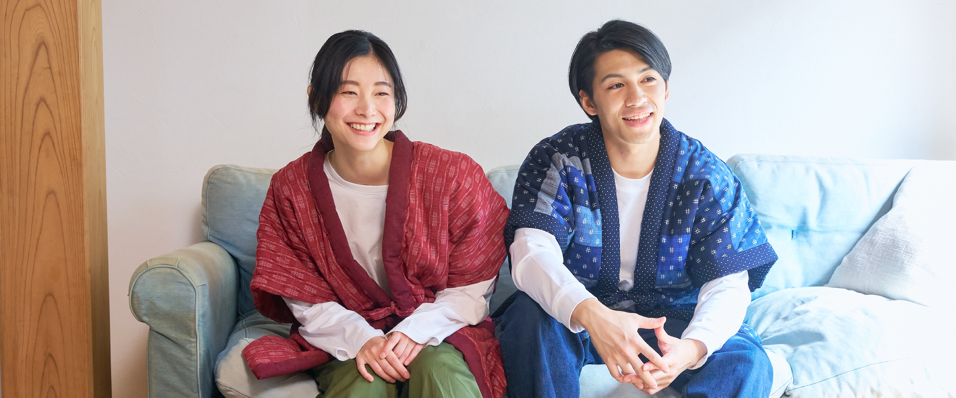 袢天が並ぶ冬の売場