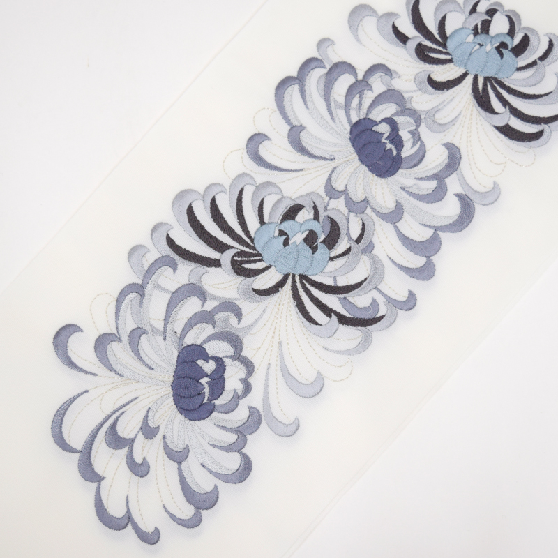 【在庫限り】シルエリー ポリ刺繍半衿 菊づくし グレー