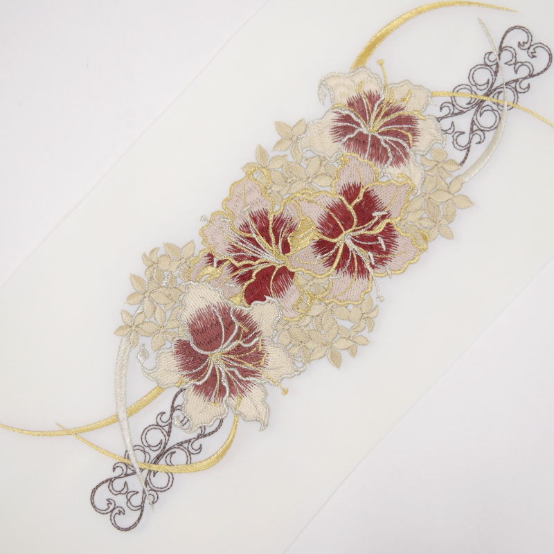 【在庫限り】シルエリー ポリ刺繍半衿 百合 エンジ