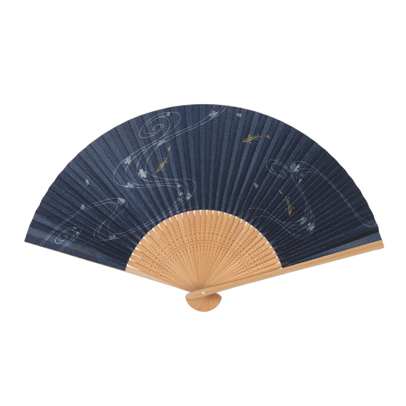 高級絵付扇子 <香り付> 紳士用 No.502 白竹中彫 紺パール地 流水鮎
